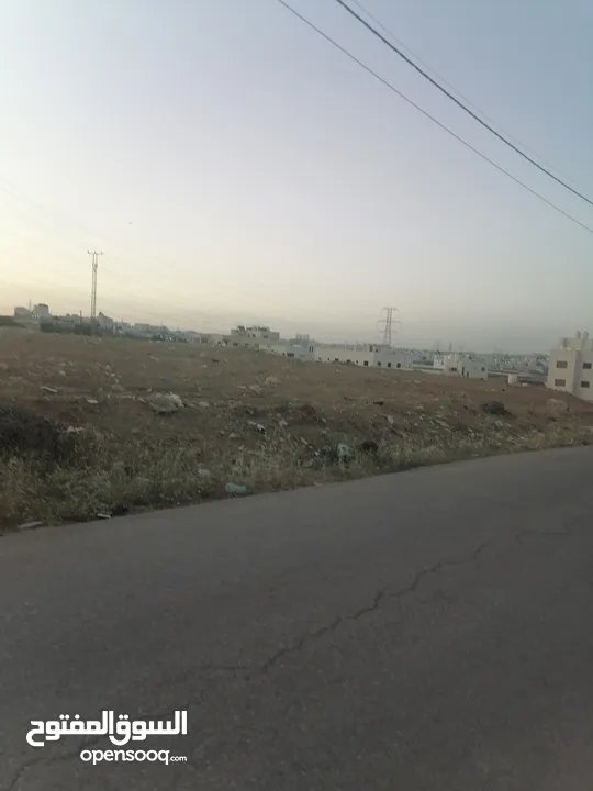 عده قطع قرب شارع المطار اليادوده