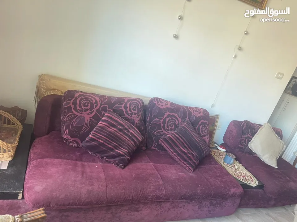 طقم كنب مع طاولات  بسعر حرق
