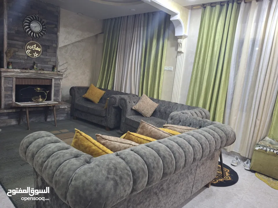 غرفه جلوس كامله مع سجاده وبرادي