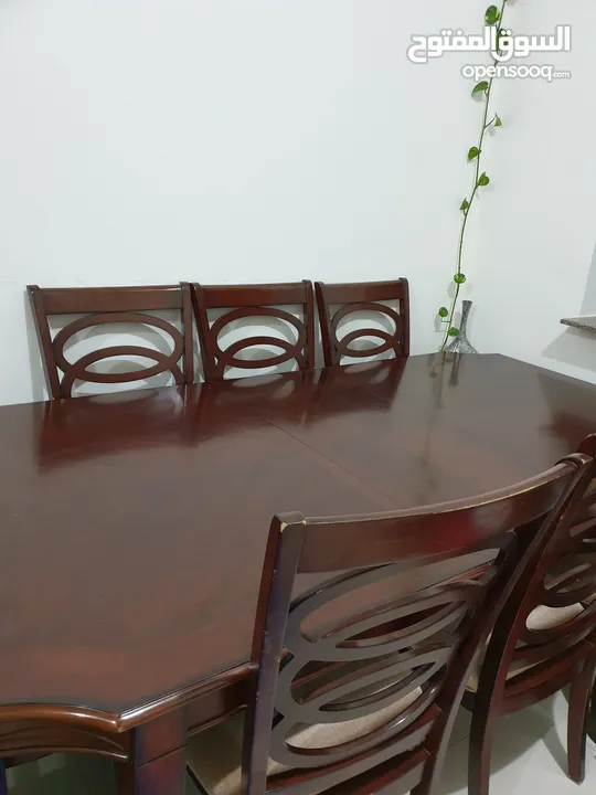 DINING TABLE FOR 8 PERSONS IN GOOD CONDITIONS