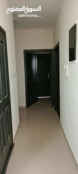 شقة للإيجار قلب عين منجد