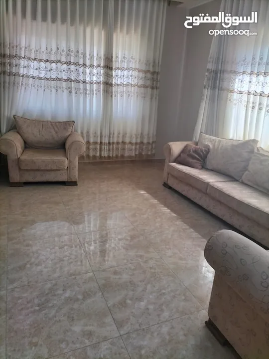 شقه طابقيه للايجار ايدون جنوب قصر العوادين ب400م