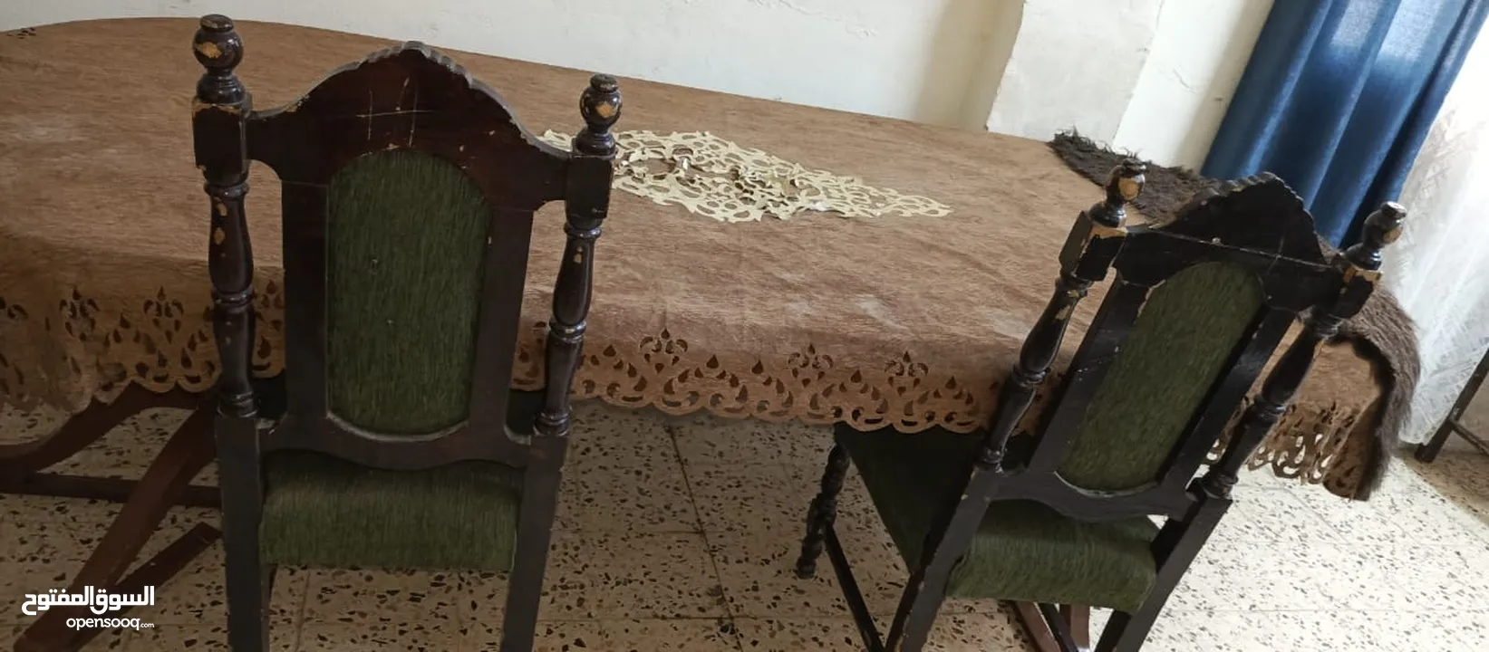 طاولة سفرة فخمة وقديمه جدا خشب زان +مكتب دراسة حديد + 4كراسي خشب