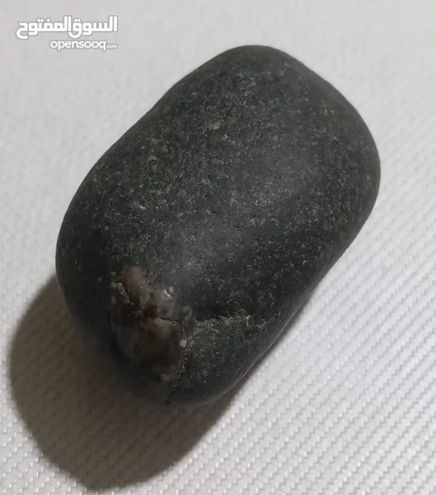 حجر نادر للبيع.