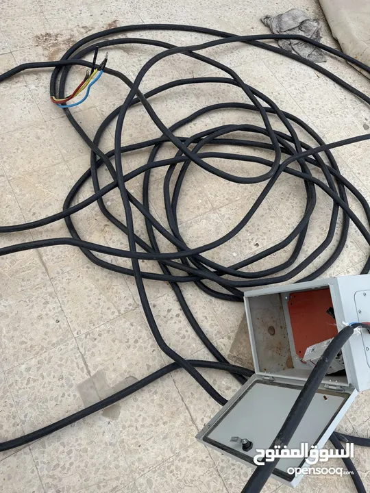 كيبلات كهرباء 3 فاز مع قاطع 125 وصندوق