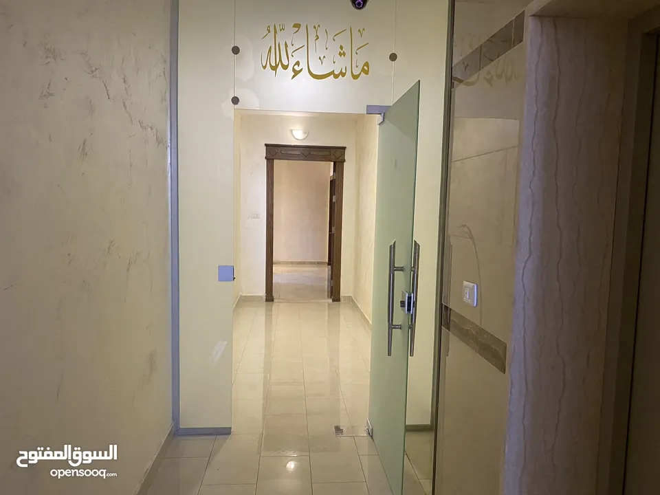 شقة مميزة 160 متر بجانب جامعة البتراء للبيع