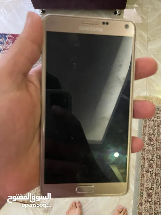 للبيع جهازين جوالات وطابعة نوع ليكس مارك وطقم كنب برتقالي نظيف جدا 4 طقم