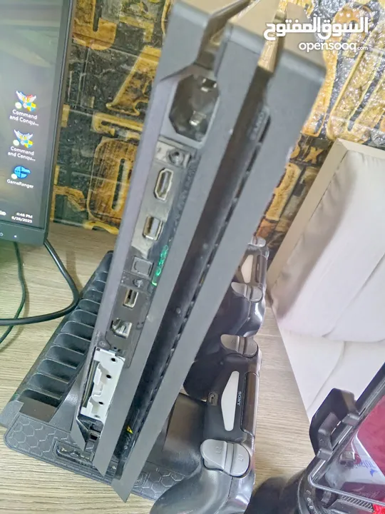 PS 4 PRO 1000 GIGA مع ايدين اصليات  والسعر نهائي لو سمحتو الجهاز صلاة النبي ما بشكي من اشي