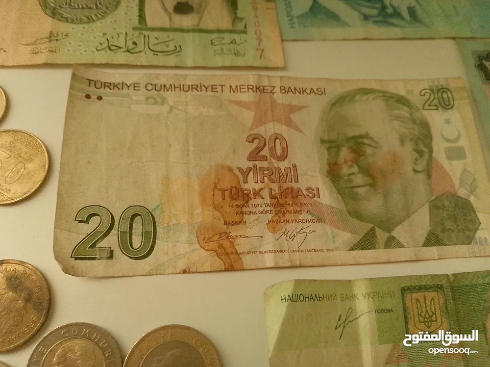 مجموعه من العملات العربيه والاجنبيه+ السعر الخاص