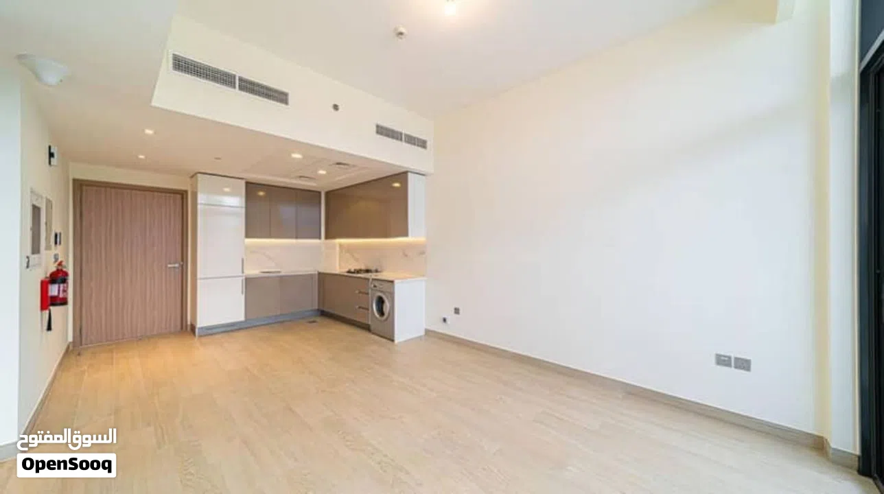 علي بعد دقائق من برج خليفه بتوفر شقه مؤنثه بالكامل تشطيب كامل بعرض سعر ممتاز بادر بالحجز ومعرفه التف