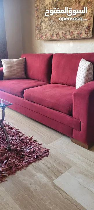 Luxurious Red Velvet Sofa – Like New!