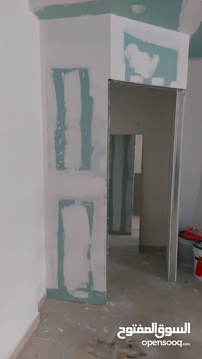 محل للبيع بالخلو مساحة 22 كتر مربع و نصف ، عليه سدة ع نصف المحل، عل شارع وسط البلد رام الله ، يبعد ع