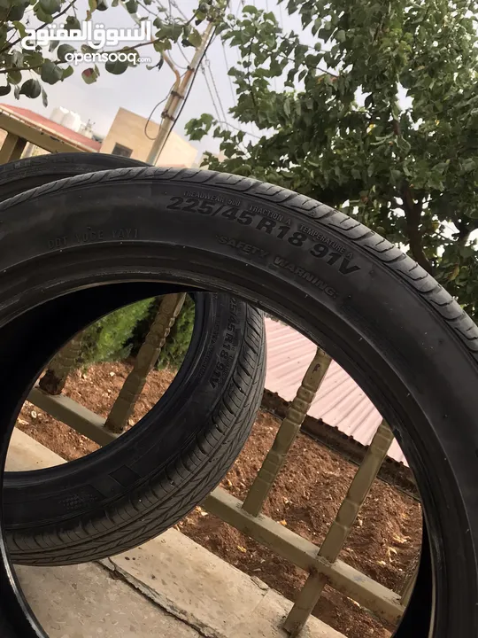 كوشوك Kumho كوري قياس 225/45/18 عدد 2 بحالة متوسطة للبيع