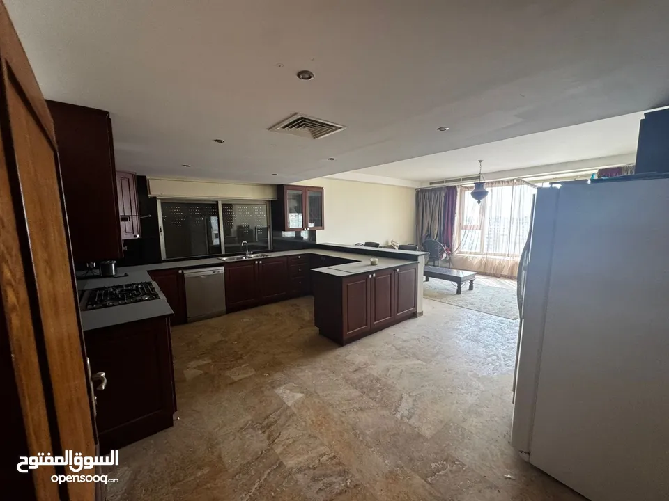 Luxury apartment three bedroom All en-suite have heating and cooling central AC,Electric abajour.