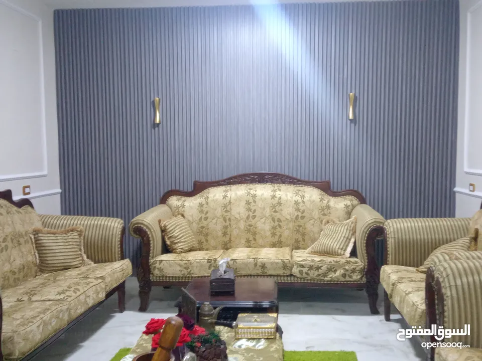 طقمين كنب 14 مقعد  مع طربيزات السعر ع الخاص  قابل للتفاوض ..