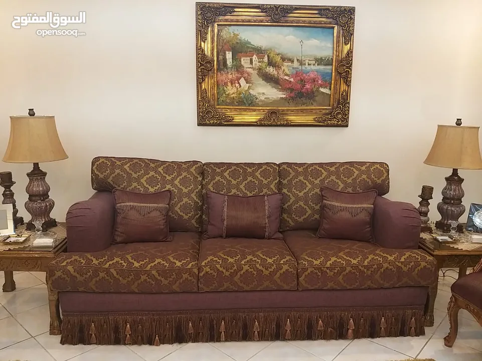 كنب بحالة ممتازة ونظيف جدا التواصل واتسا Sofa in excellent condition, very clean