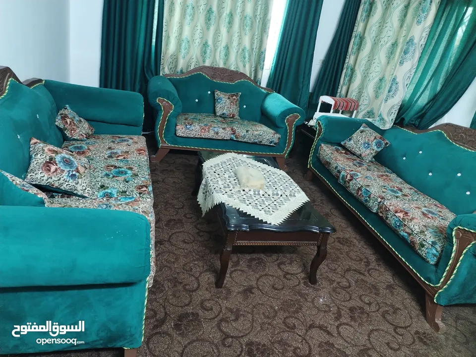 كنب غرفة ضيوف خشب زان استعمل عرسان مع البرادي والطاولات