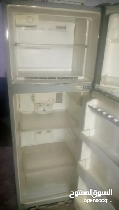 يوجد غاز يونيفرسال مستعمل للبيع وثلتجه جنرال مستعمله تبريد ممتاز بحاله جيده جدا