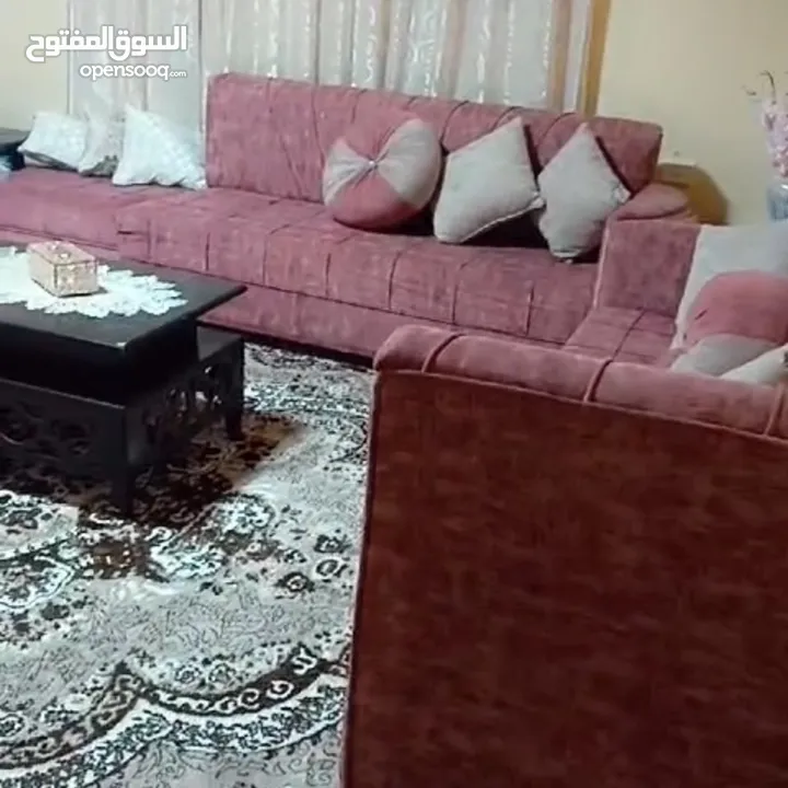 طقم كنب تفصيل بحالة جيدة