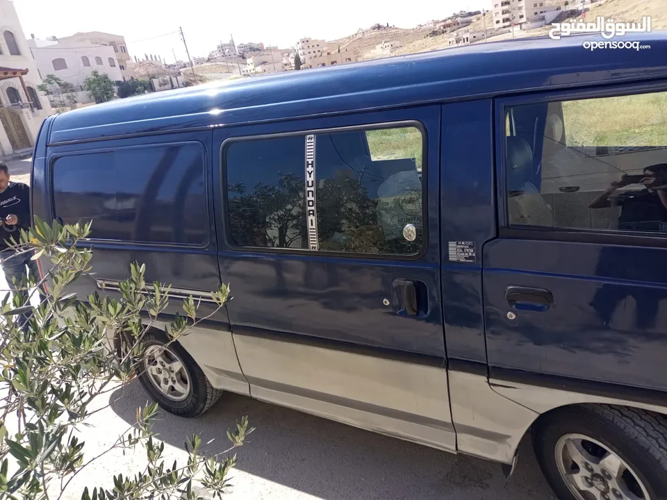 باص H100 موديل 2001 كحلي