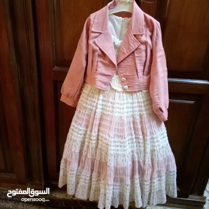 فستان وطقم شبه جديد استعمال مرتين بس