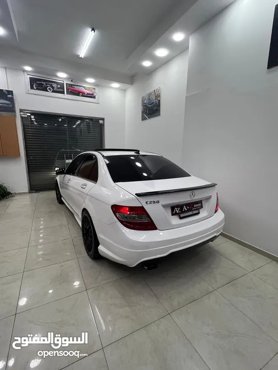للبيع بسعر حرق كاش او نص بنص  مرسيدس C250 فل الفل فتحه سقف كراسي كهرباء بصمه ابواب وبصمه تشغيل.