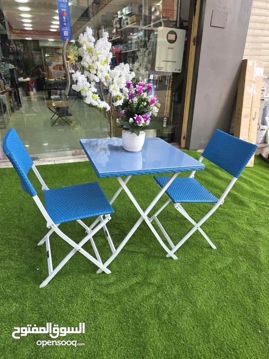 طقم الجلسة الخارجية الأنيق... طاولة مع كرسي عدد 2  حضّر قهوتك واستمتع طقم عملي، خفيف، ثابت، وبيلف .