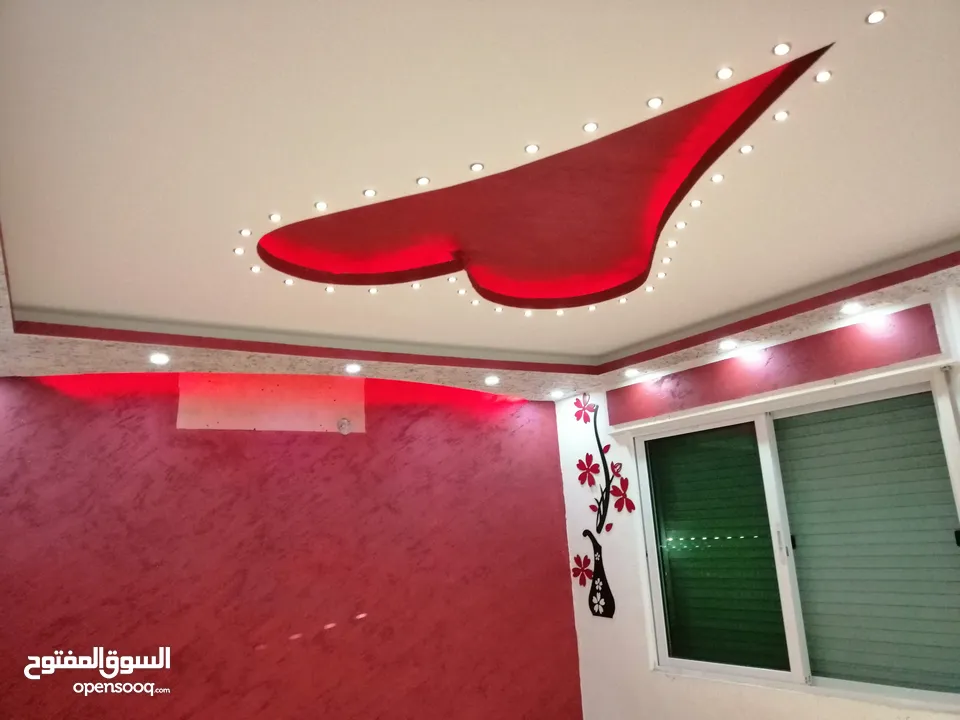 شقة للبيع في ماركا الجنوبية نادي السباق شيك المطار 3 غرف ومطبخ خشب بلوط وصالون و2 حمام وحماية راكبه