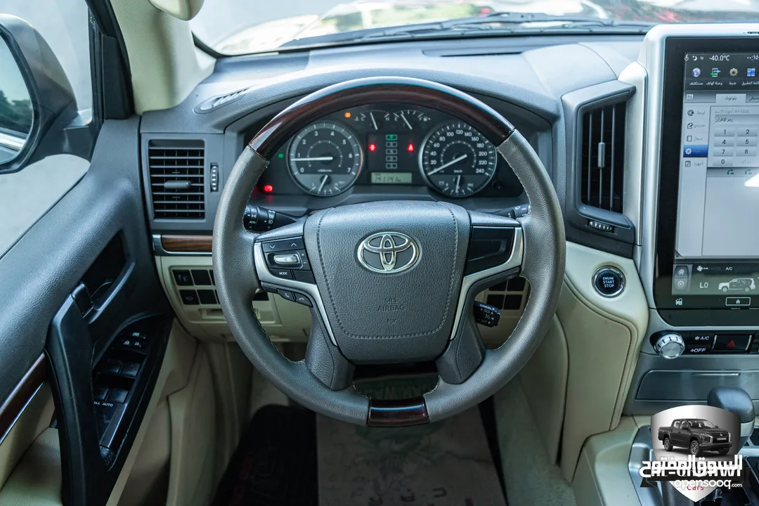 Toyota Land Cruiser 2017 Gx-r V8  السيارة بحالة الوكالة و قطعت مسافة 141,000 كم   اللون : اسود