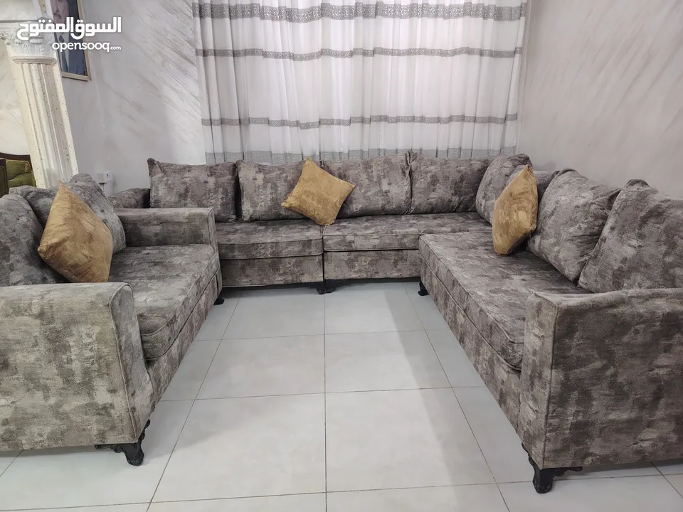 كنب مستعمل بحالة ممتازة