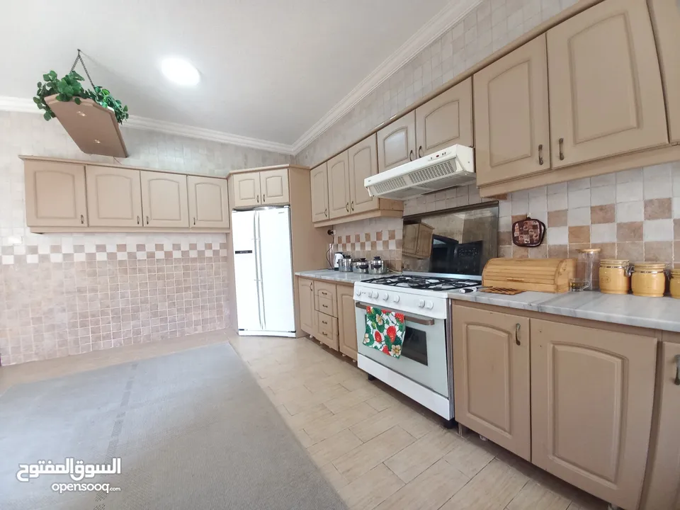 شقة مفروشة للإيجار في دير غبار  ( Property 36250 )-174960510