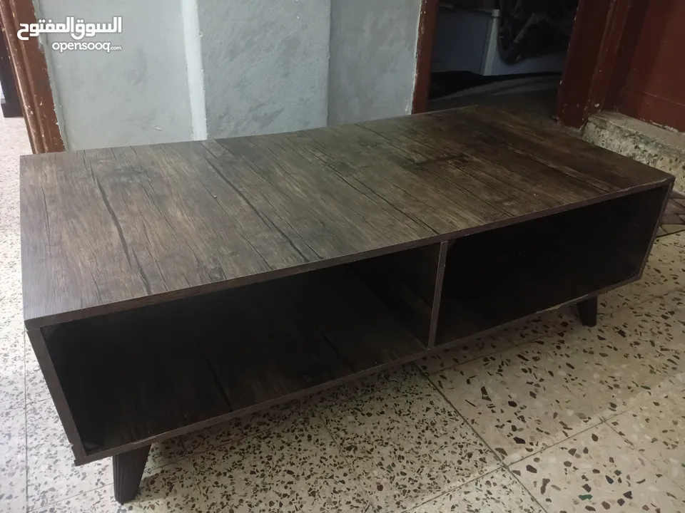 طاولة و3 فرشات  للبيع