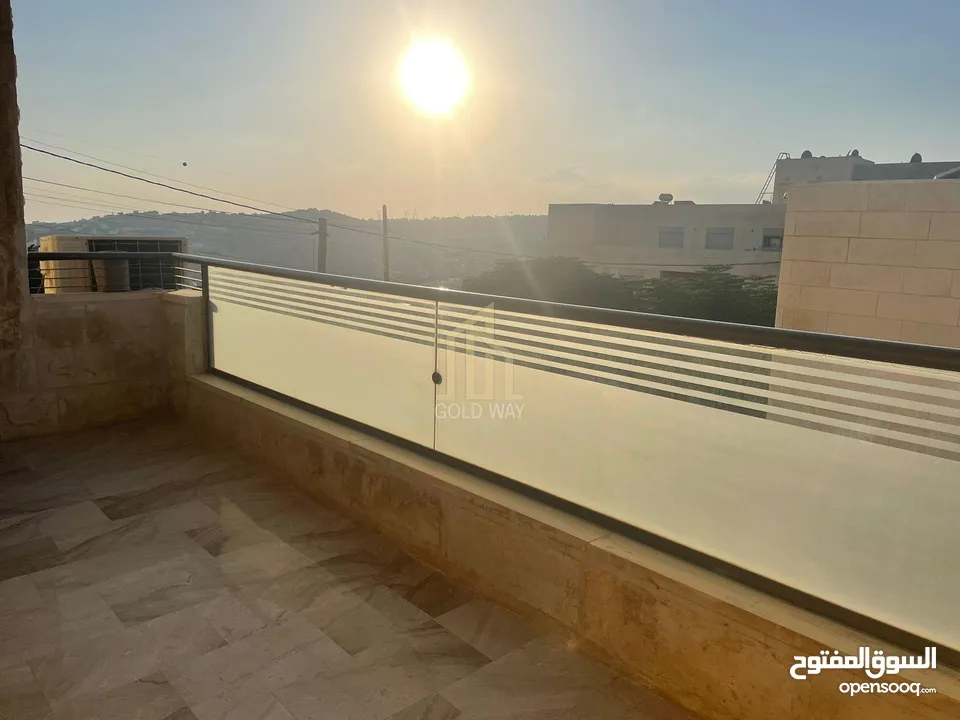 شقة طابقية 364م سوبر ديلوكس في أجمل مناطق الكرسي/ ref 1702