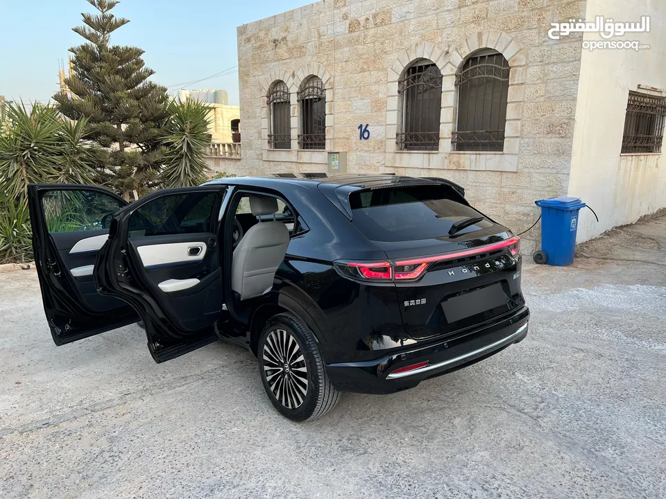 Honda E:NS1 E4 electric 2023  هوندا e:ns1 فئة E4 فل اضافات، اسود ميتاليك، داخليه لون ابيض فخمة