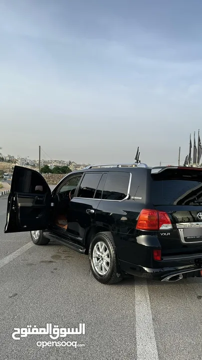 لاند كروزر 5.7 VXR  مميزة بنظافتها
