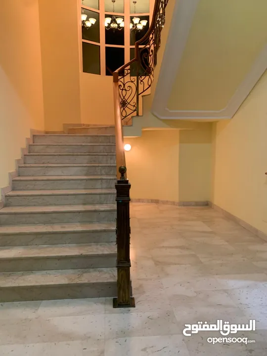 للإيجار فيلا فاخرة في منطقة الرفاع الشمالي For rent, a luxury villa in the northern Riffa area