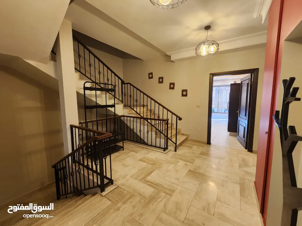 فيلا متلاصقة فارغة في عبدون للبيع أو للإيجار  ref : 14341