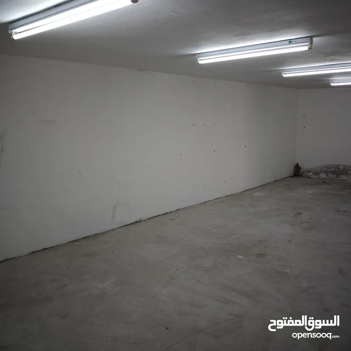 مستودع أرضي مساحة 39 بسعر خيالي