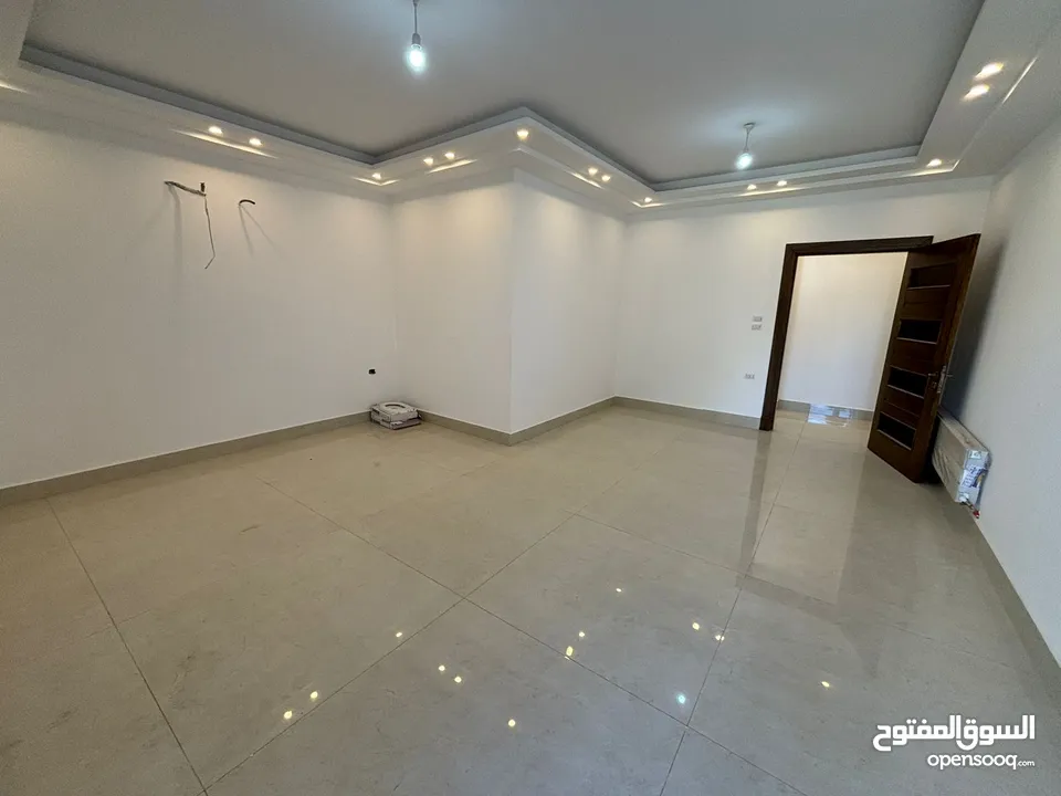 شقة غير مفروشة للإيجار ( Property 40088 ) سنوي فقط