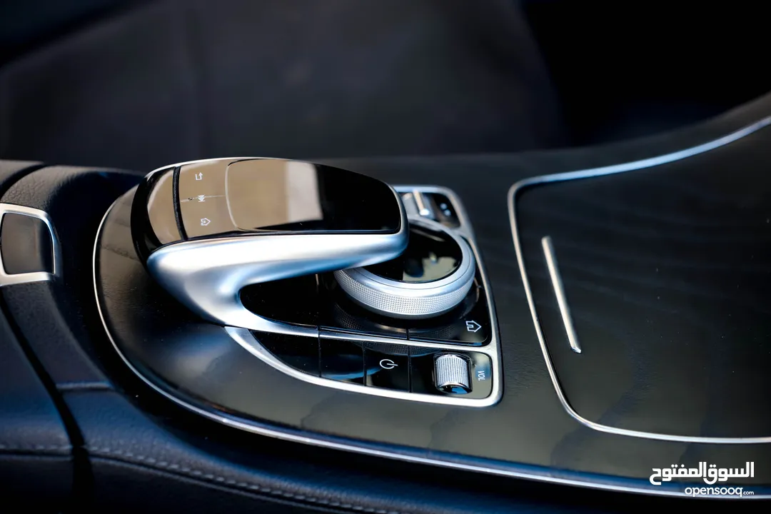 مرسيدس E220d ديزل بوضع الشركة صيانة شاملة