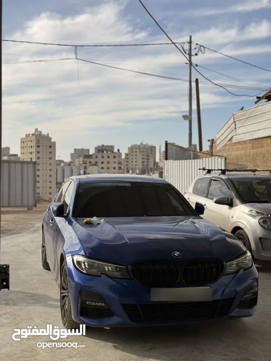 فرش بني مميزBMW 320i 2022