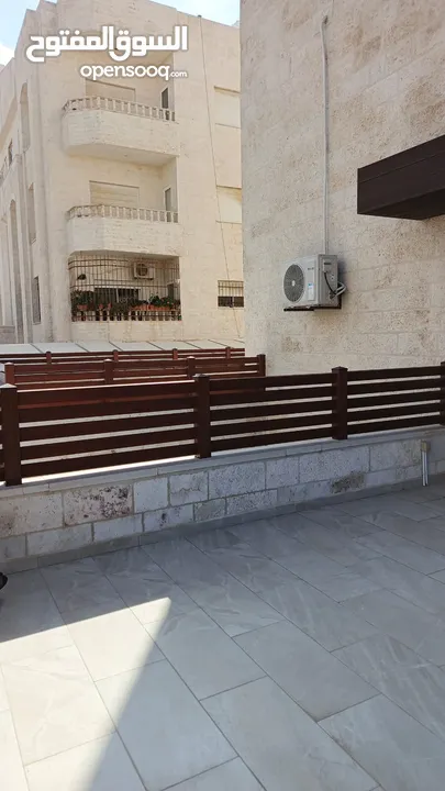 شقة مميزة جداً للبيع الطابق الارضي مساحة الشقة الكلية 337م  مع ترس 150م/ خلدا