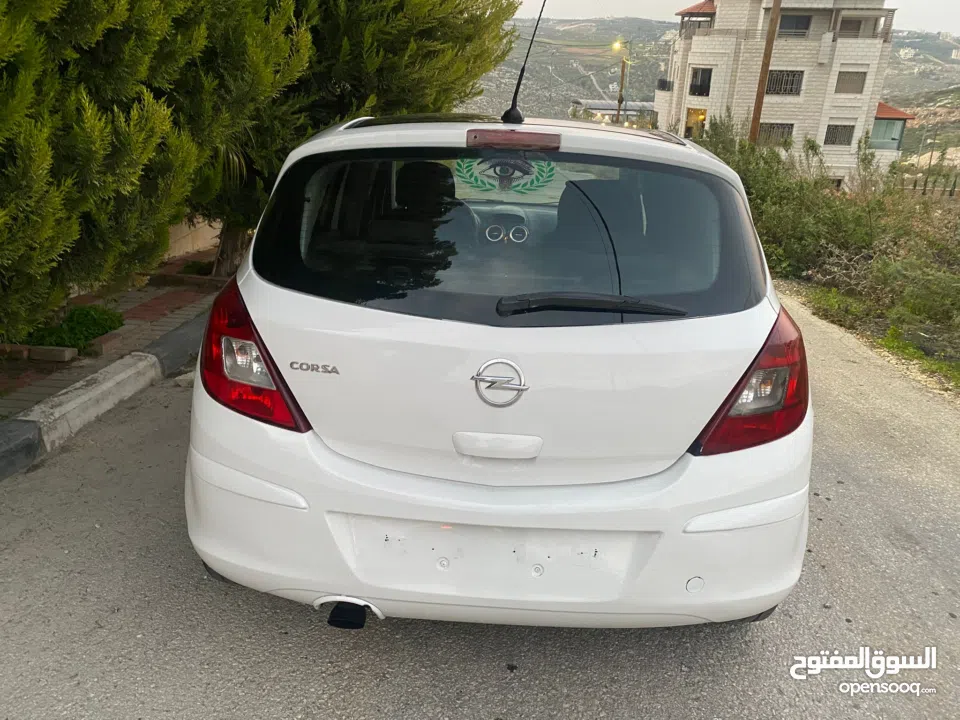 اوبل كورسا اتوماتيك. 2015. الماني. مطور 1400 بنزين. تامين وترخيص لشهر 5. جنط اسود مميز.سقف اسود. شاش