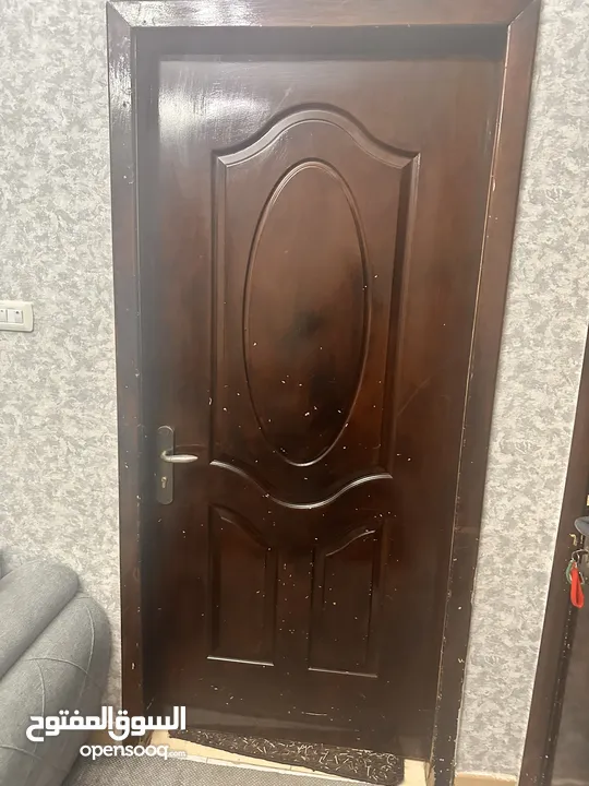 أبواب خشبية مستعمله للبيع