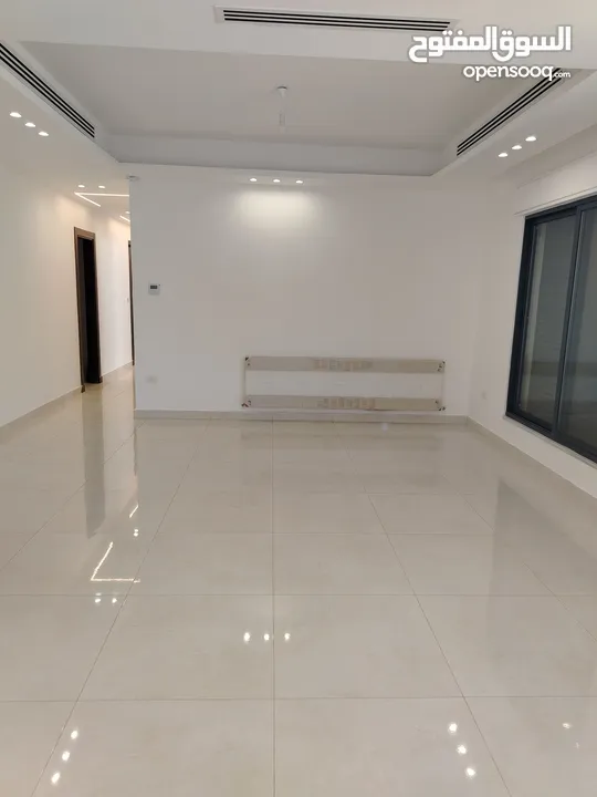شقة بسعر مميز للبيع دير غبار