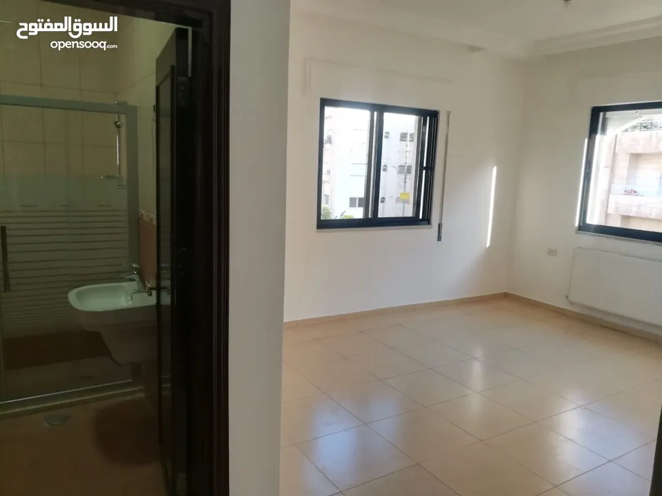 طابق مستقل من فيلا للايجار في ضاحية الرشيد مقابل فندق قصر الحرير