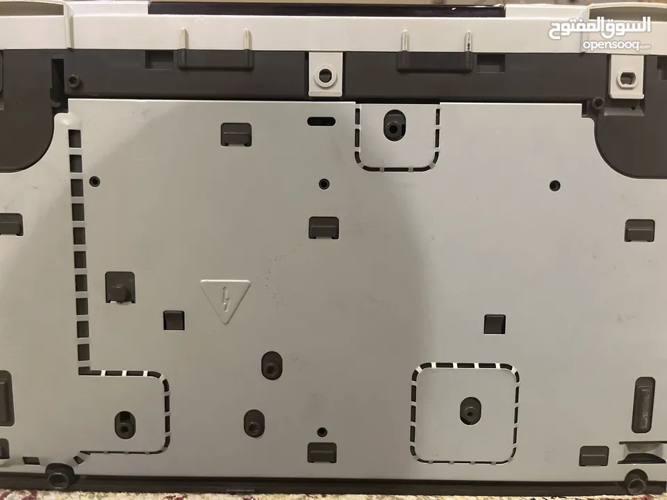 هذا جهاز فيديو VHS من نوع Toshiba،