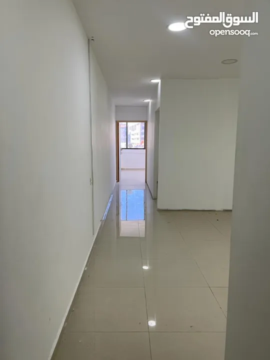 مكتبين جنب بعض 53 م و 61م