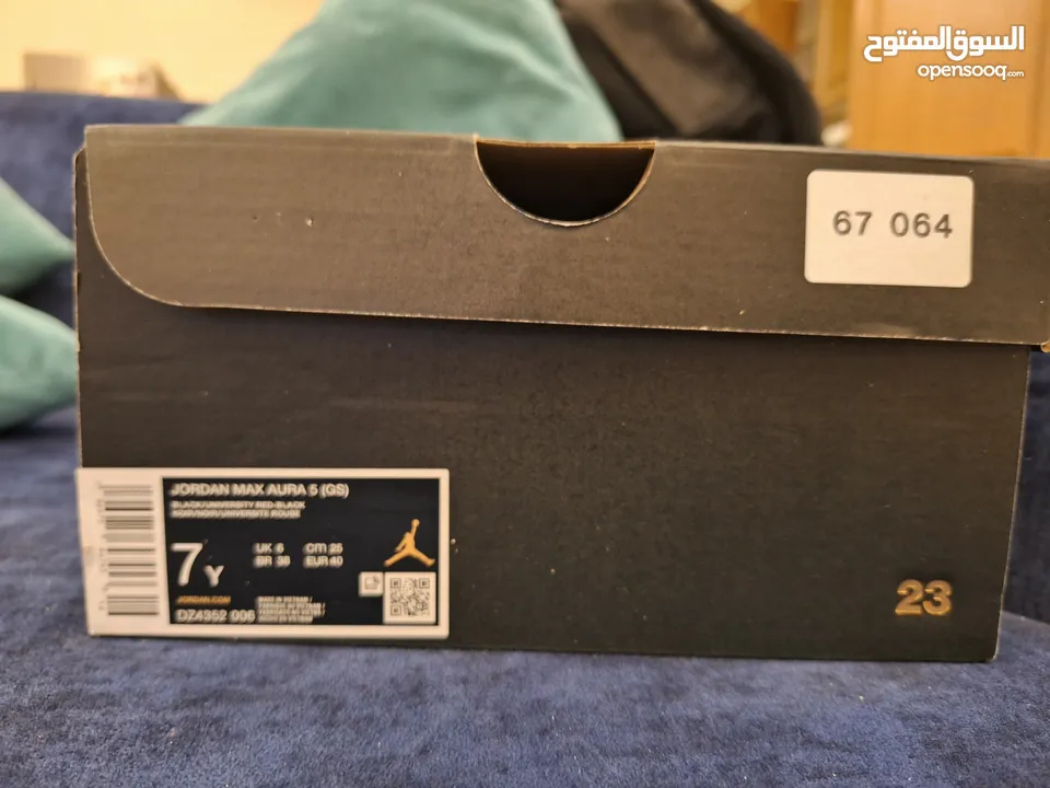 JORDAN 5s MAX AURA BLACK AND RED WITH BOX BARELY WORN