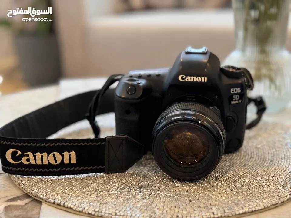 كاميرا canon 5d mark 4  مع عدسة 85mm 1.8